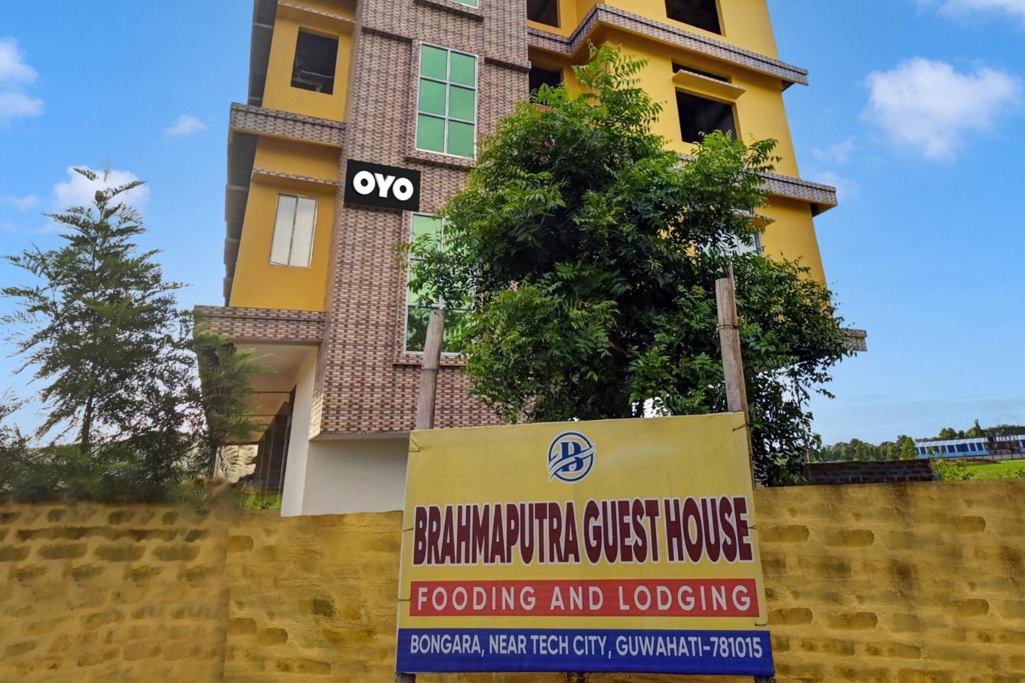 Oyo Flagship The Brahmaputra Homestay Guwahati Exterior photo
